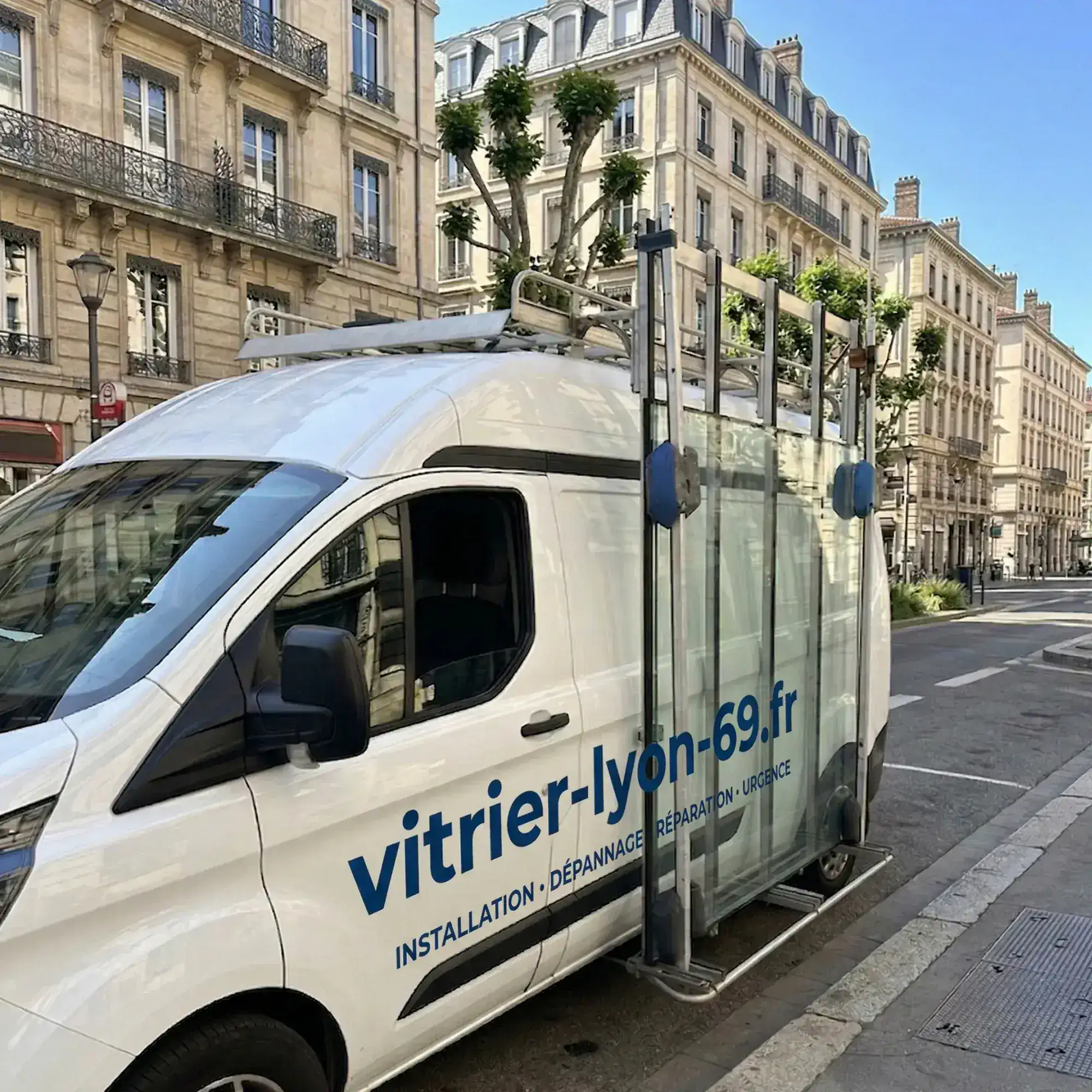 Camion VTL Vitrier Versailles intervention 30 min Camion vitrier VTL VERSAILLES